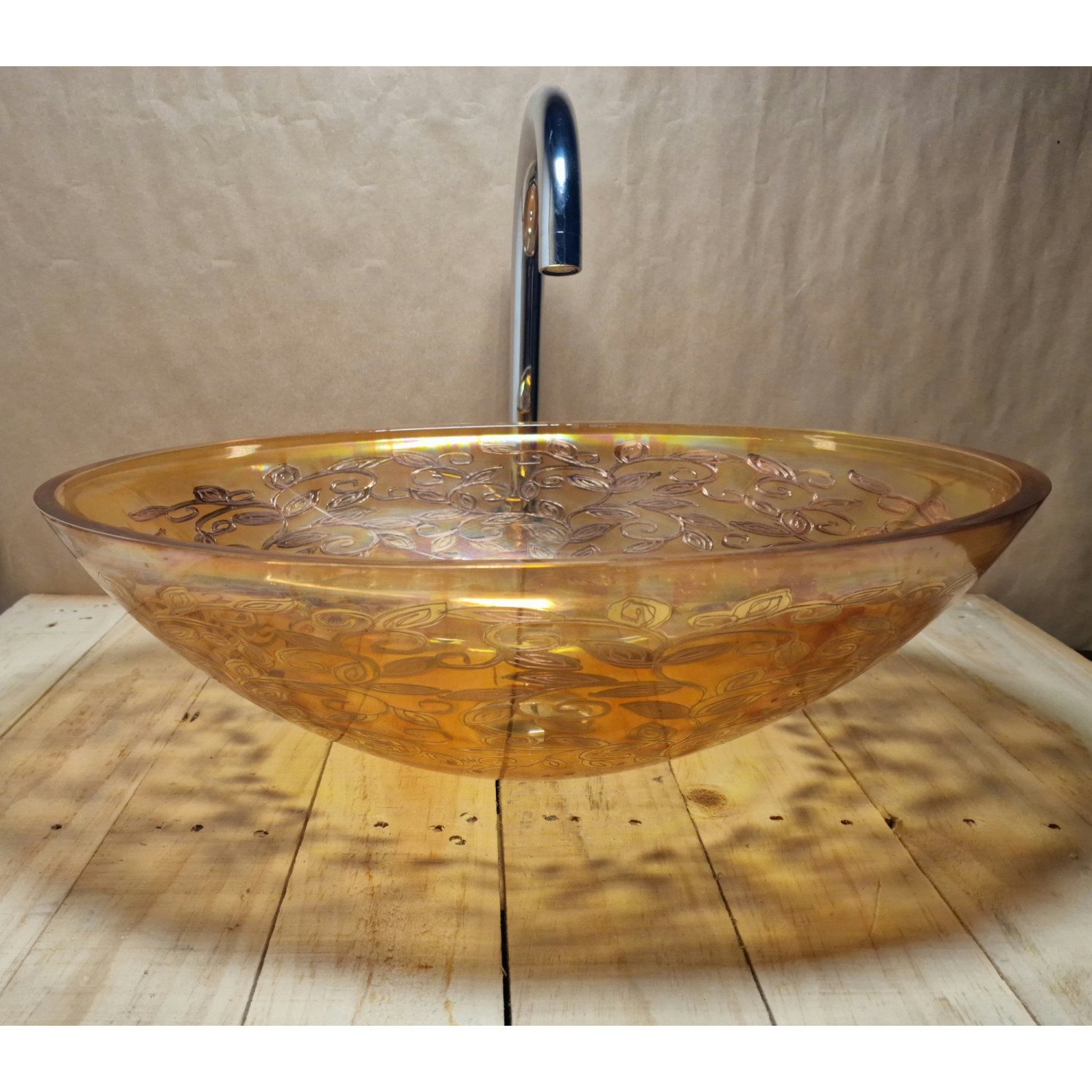 Průhledné jantarové skleněné umyvadlo s oválným tvarem a zlatou dekorací U034 foto2